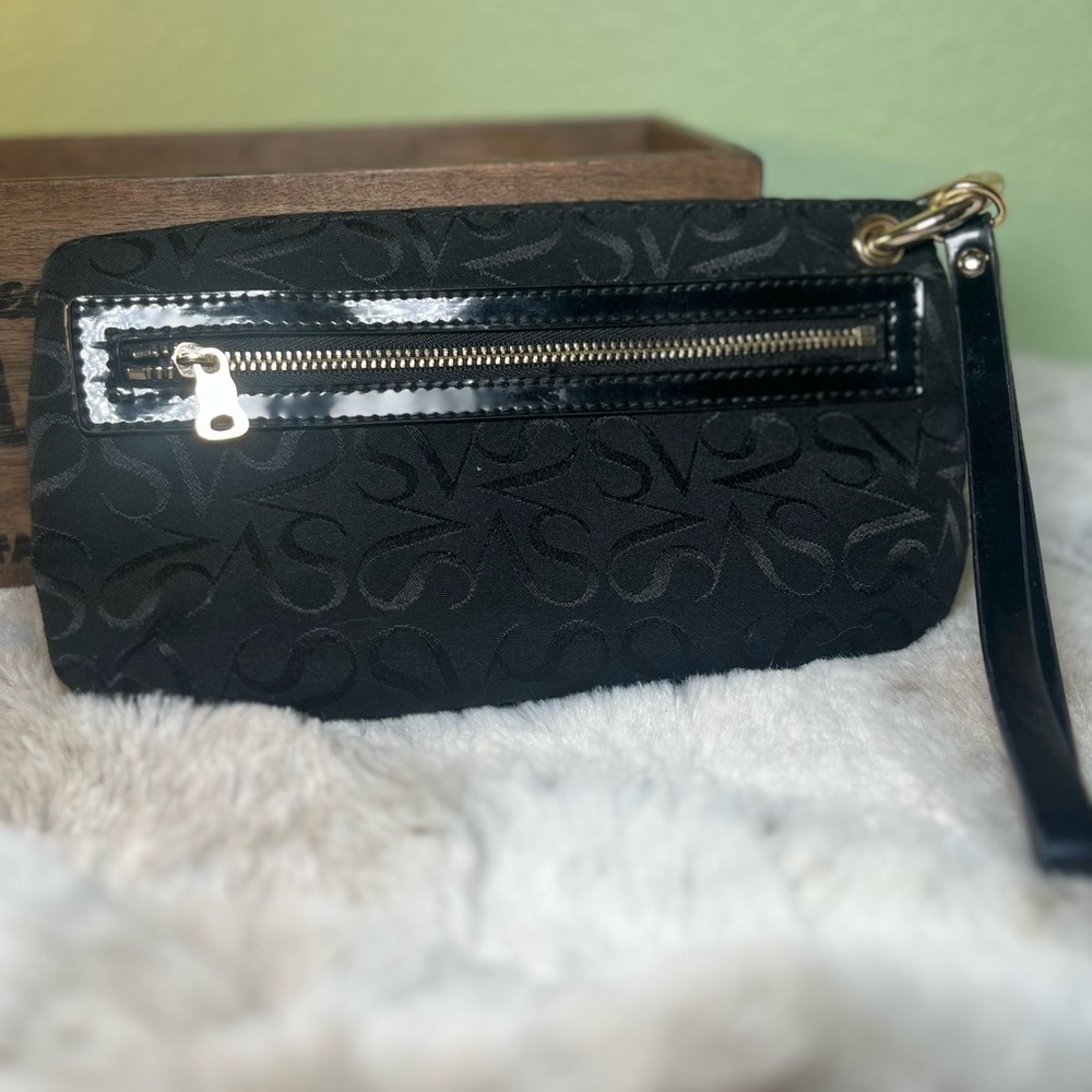 Simply Vera Wang Wristlet Wallet Black Magnetic Fold Over Clutch Bag Purse Strap - Picture 3 of 9